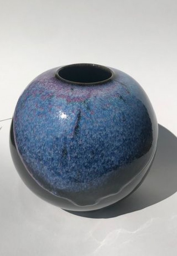 Vase en grès émaillé émail bleu de fer sur noir de fer 