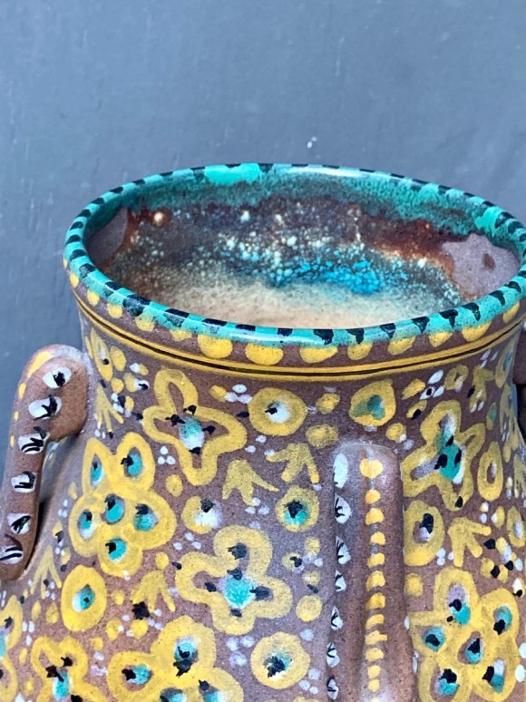 Vase en céramique à décor tournant d'animaux fantastiques 