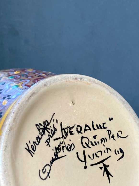 Vase en céramique à décor tournant d'animaux fantastiques 