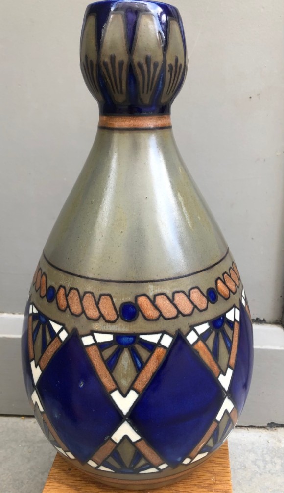 Grand vase boule à col resserré