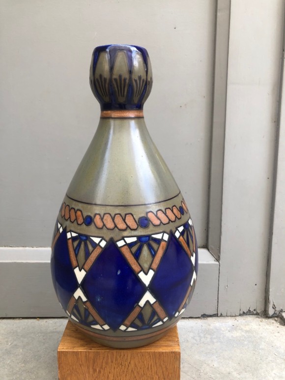 Grand vase boule à col resserré