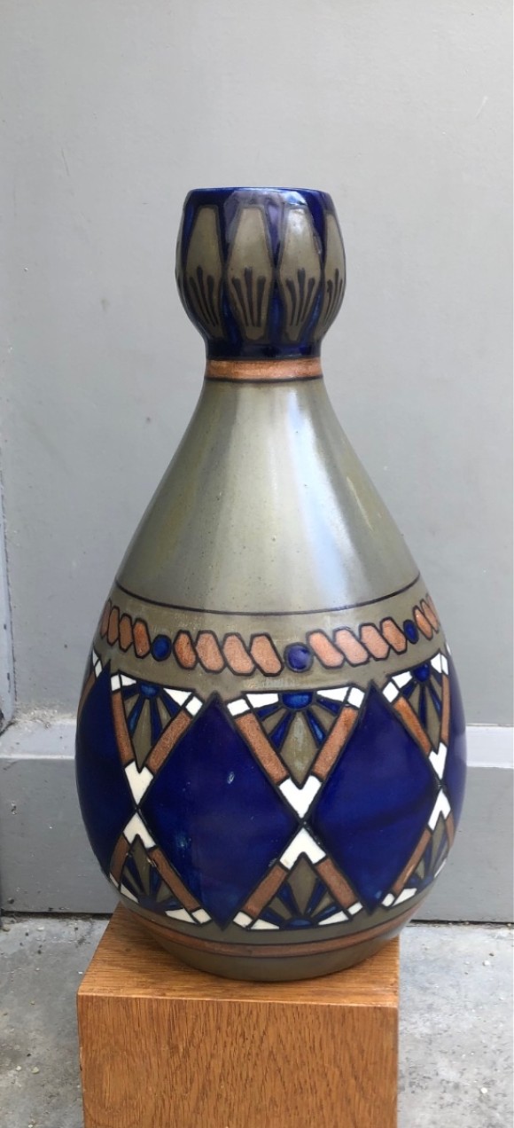 Grand vase boule à col resserré