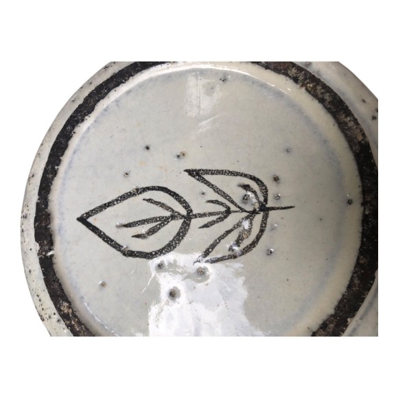 Pot couvert à décor tournant de poissons stylisés 