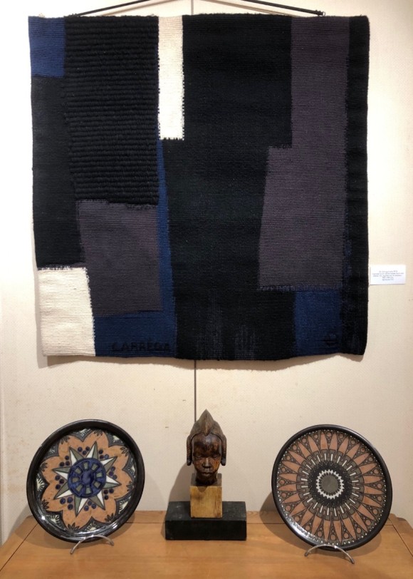 PLat Odetta à grands motifs stylisés 