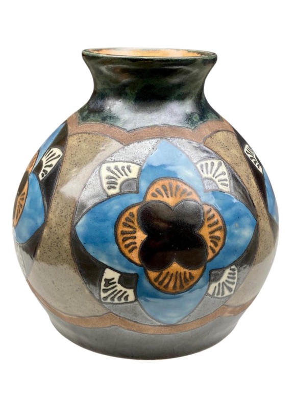 vase Odetta &agrave; d&eacute;cors de m&eacute;daillons stylis&eacute;s 