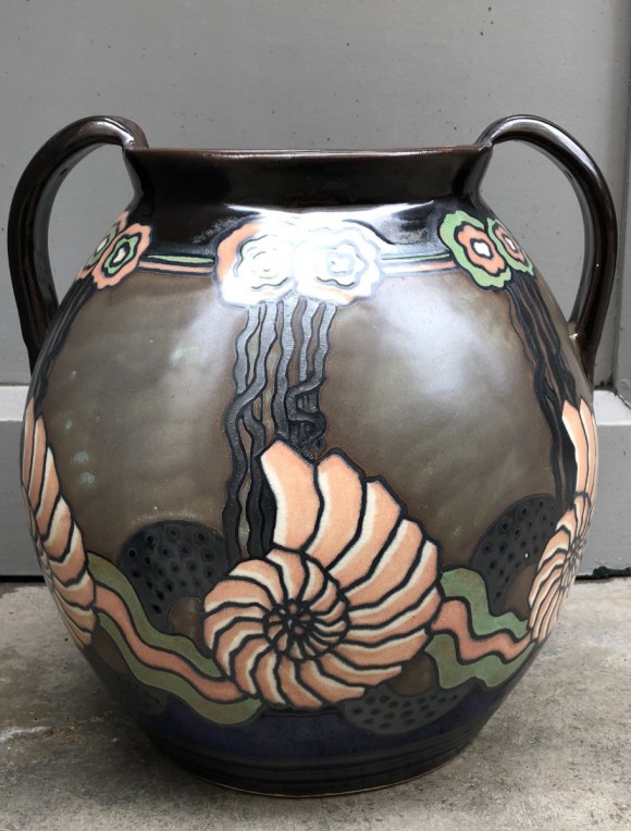 Grand vase pansu à motif de nautiles Odetta Quimper 1925