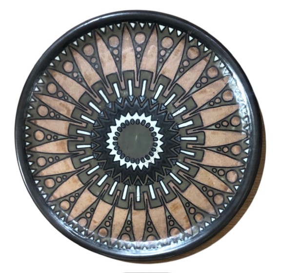 PLat Odetta à grands motifs stylisés 