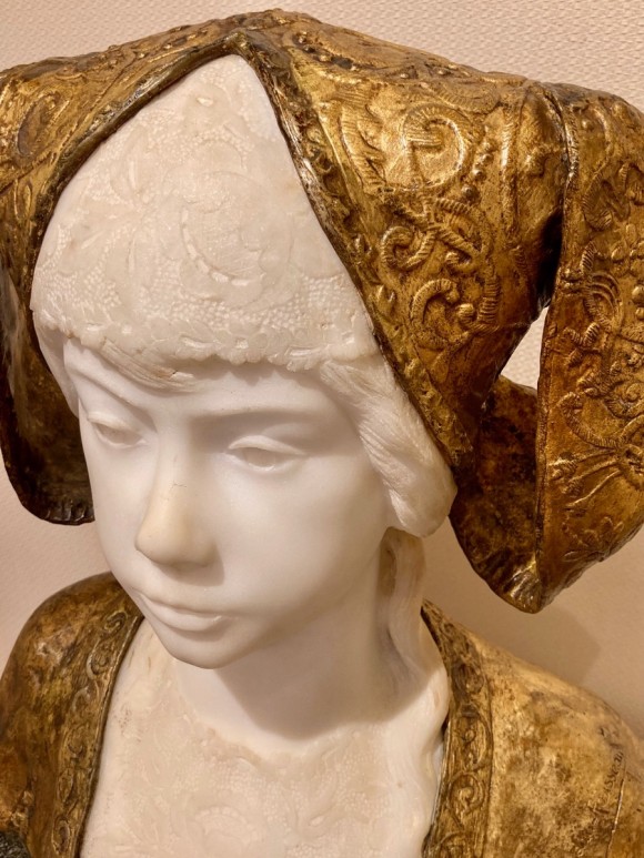 Portrait d'une femme en costume