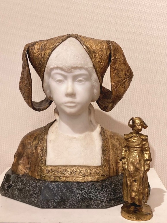 Portrait d'une femme en costume